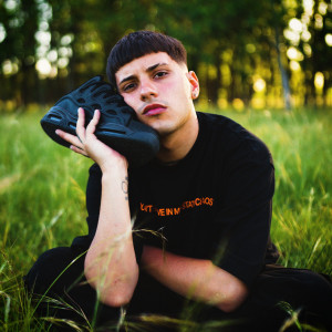 收聽Frozouda的Osiris歌詞歌曲