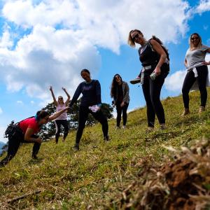 ดาวน์โหลดและฟังเพลง Clara พร้อมเนื้อเพลงจาก Marta Maria