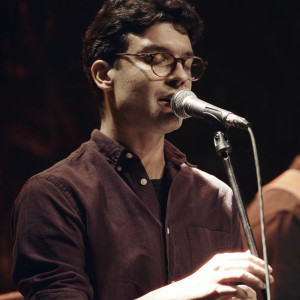 Listen to Pliges Sto Hrono (Live at Stavros Tou Notou) song with lyrics from Στέλιος Κοτίδης