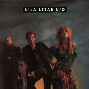 ดาวน์โหลดและฟังเพลง Baba Twist พร้อมเนื้อเพลงจาก Nina letar Ufo