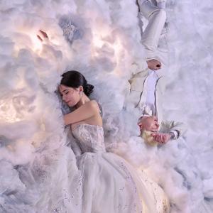 Dengarkan lagu 如果愛情 nyanyian 蕾菈 dengan lirik