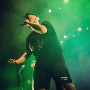 Dengarkan lagu Diabla Malvada nyanyian Ruben Delallana dengan lirik