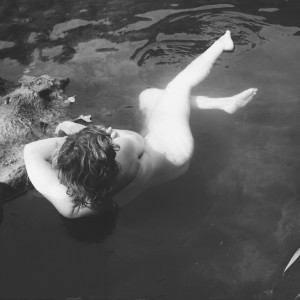 Dengarkan The Mire lagu dari She dengan lirik