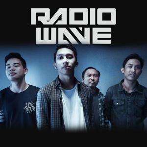 ดาวน์โหลดและฟังเพลง Remuk!!! พร้อมเนื้อเพลงจาก Radiowave