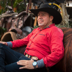 Julio Gonzalez的專輯Como me Paguen les Pago