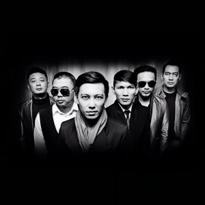 ดาวน์โหลดและฟังเพลง Kamu พร้อมเนื้อเพลงจาก The Titans