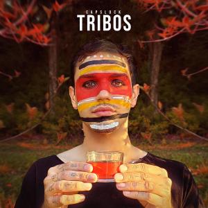 ดาวน์โหลดและฟังเพลง Tribos พร้อมเนื้อเพลงจาก Capslock