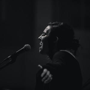 Listen to Eu Olho para Jesus song with lyrics from Worship