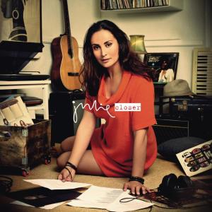ดาวน์โหลดและฟังเพลง Ilumut Taamaassanerpa? (Bliver det mon sådan?) พร้อมเนื้อเพลงจาก Julie