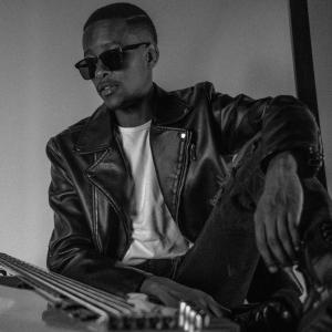 ดาวน์โหลดและฟังเพลง I'm Scared พร้อมเนื้อเพลงจาก Siya Simanga