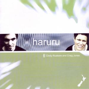 ดาวน์โหลดและฟังเพลง Break Into พร้อมเนื้อเพลงจาก Cindy Ruakere