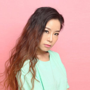 易慧 ดาวน์โหลดและฟังเพลงฮิตจาก 易慧