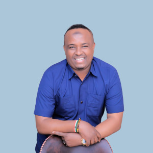 Listen to Yey Kula Hawl Yaraan song with lyrics from Maxamed Siciid BK