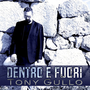 Dengarkan lagu Dentro e fuori nyanyian Tony Gullo dengan lirik