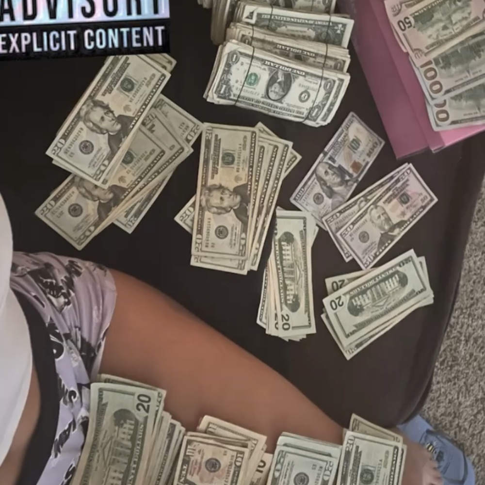 Addicted (feat. 6L3U) (Explicit)