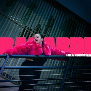 ดาวน์โหลดและฟังเพลง Bacardi พร้อมเนื้อเพลงจาก Lola Nogueira
