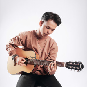 Listen to Tuhan Sayang Padaku song with lyrics from Mubai
