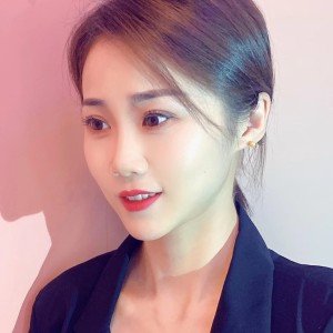 Listen to 爱的帷幕 (完整版) song with lyrics from 邢昭