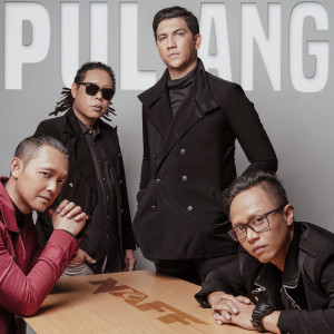 收聽NaFF的Pulang歌詞歌曲