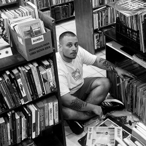 收聽Aurêh的Doom's Memories歌詞歌曲