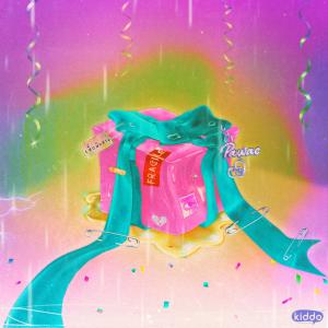 Dengarkan เสื้อมือสาม (Surprise Gift) lagu dari PAWAE dengan lirik