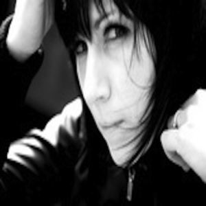 ดาวน์โหลดและฟังเพลง Restless พร้อมเนื้อเพลงจาก Susie Ledge
