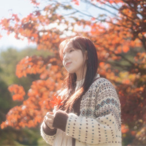 Listen to 가을 바람 타고 네게 (In The Autumn Breeze) song with lyrics from 조소현