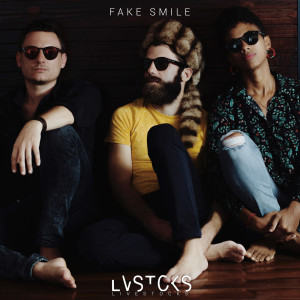 ดาวน์โหลดและฟังเพลง Fake Smile พร้อมเนื้อเพลงจาก Livestocks