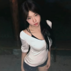 Listen to 猜不透旋律 (cover: 张春苗) (完整版) song with lyrics from 乖守