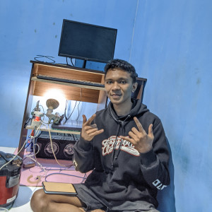 Dengarkan lagu PARTY ATHEM MIX nyanyian OKEREMIXER dengan lirik