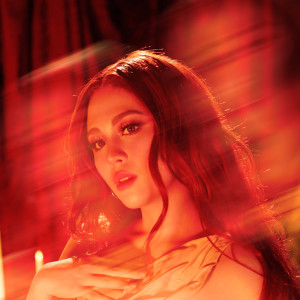 收聽Janella Salvador的headtone歌詞歌曲