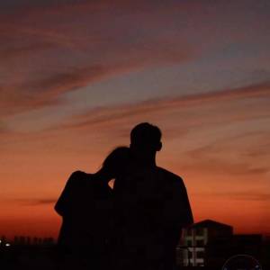 Dengarkan lagu 我想陪你再看一次日落 nyanyian 郑斯尹 dengan lirik