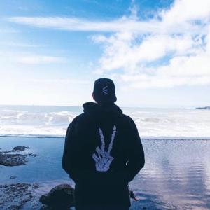 Listen to CLOUD (Instrumental) song with lyrics from JAWSH CRESPO