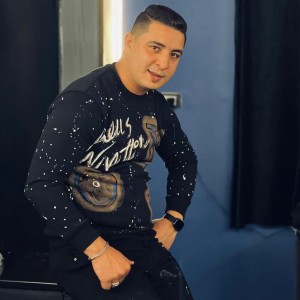 Listen to حبه حرافيش song with lyrics from Mido Etahadawy