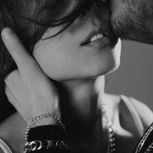 ดาวน์โหลดและฟังเพลง Против целого мира พร้อมเนื้อเพลงจาก БРОНС