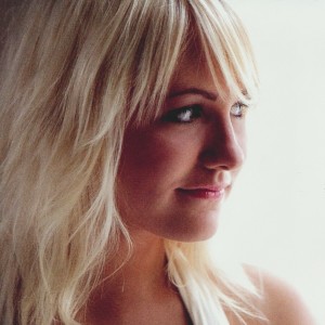 Album Bara ef þú kemur með from Bríet Sunna Valdemarsdóttir