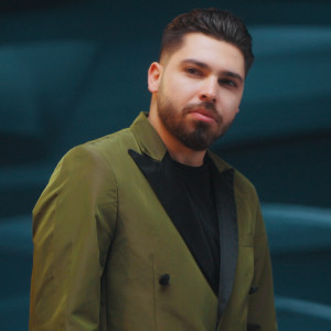 Listen to Stiu Deja song with lyrics from Luis Gabriel