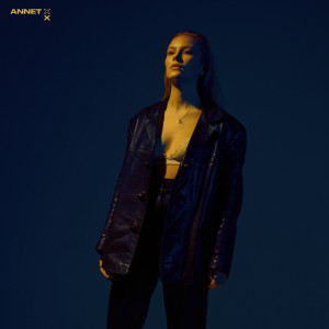 ดาวน์โหลดและฟังเพลง Loterie พร้อมเนื้อเพลงจาก Annet X