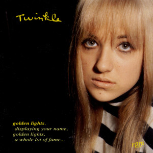 ดาวน์โหลดและฟังเพลง Micky พร้อมเนื้อเพลงจาก Twinkle