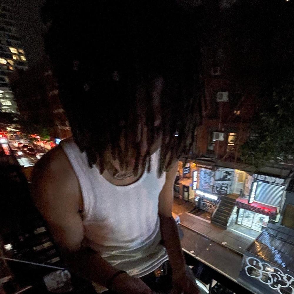 neon (feat. PerryVsTheWrld) (Explicit)