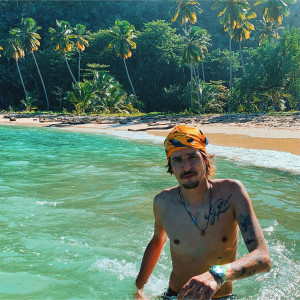 ดาวน์โหลดและฟังเพลง VITAMINA (Explicit) พร้อมเนื้อเพลงจาก Danny Ocean