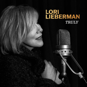 收聽Lori Lieberman的Love's a Fragile Thing歌詞歌曲