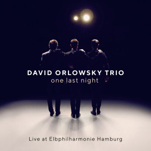 收聽David Orlowsky Trio的Bucovina (Live at Elbphilharmonie)歌詞歌曲