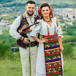 Listen to La Târgu' năsăudean song with lyrics from Oana Matei Coruti