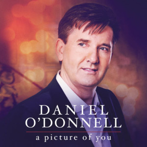 ดาวน์โหลดและฟังเพลง Moon River พร้อมเนื้อเพลงจาก Daniel O'Donnell