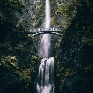 Dengarkan lagu Calm Pouring Stream nyanyian Relaxation Makers dengan lirik