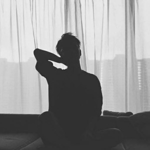 收听何昌盛的明天歌词歌曲