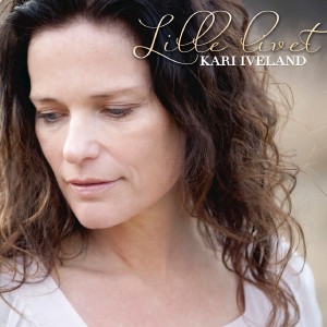 ดาวน์โหลดและฟังเพลง Små ord พร้อมเนื้อเพลงจาก Kari Iveland