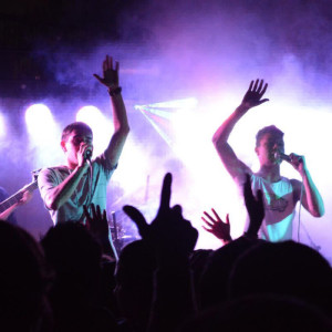 ดาวน์โหลดและฟังเพลง Suena Con Su Boom พร้อมเนื้อเพลงจาก El alto tun