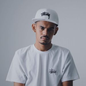 收听Drie的Tomorrow歌词歌曲